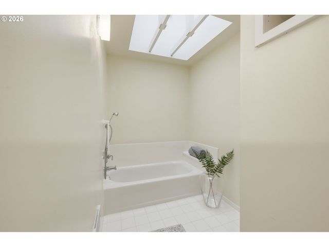 2693 CUPOLA Dr, Eugene, OR 97403