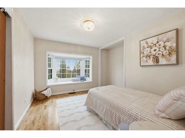 2693 CUPOLA Dr, Eugene, OR 97403