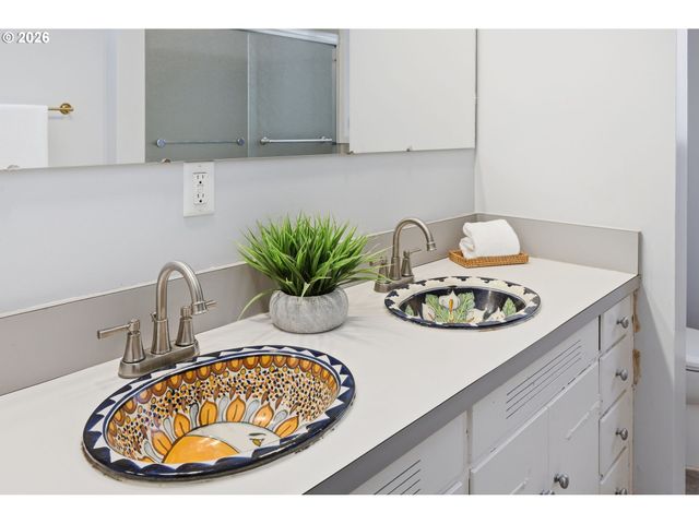 2693 CUPOLA Dr, Eugene, OR 97403