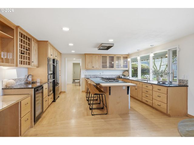 2693 CUPOLA Dr, Eugene, OR 97403