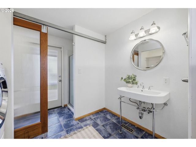 2693 CUPOLA Dr, Eugene, OR 97403