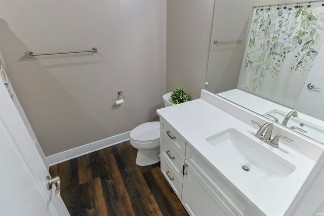 1725 Stoneham Drive, Mishawaka, IN 46544
