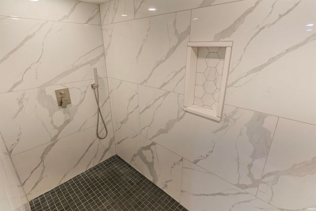 1725 Stoneham Drive, Mishawaka, IN 46544