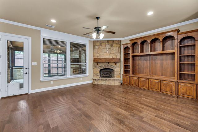 7401 Park Place Drive, North Richland Hills, TX 76182