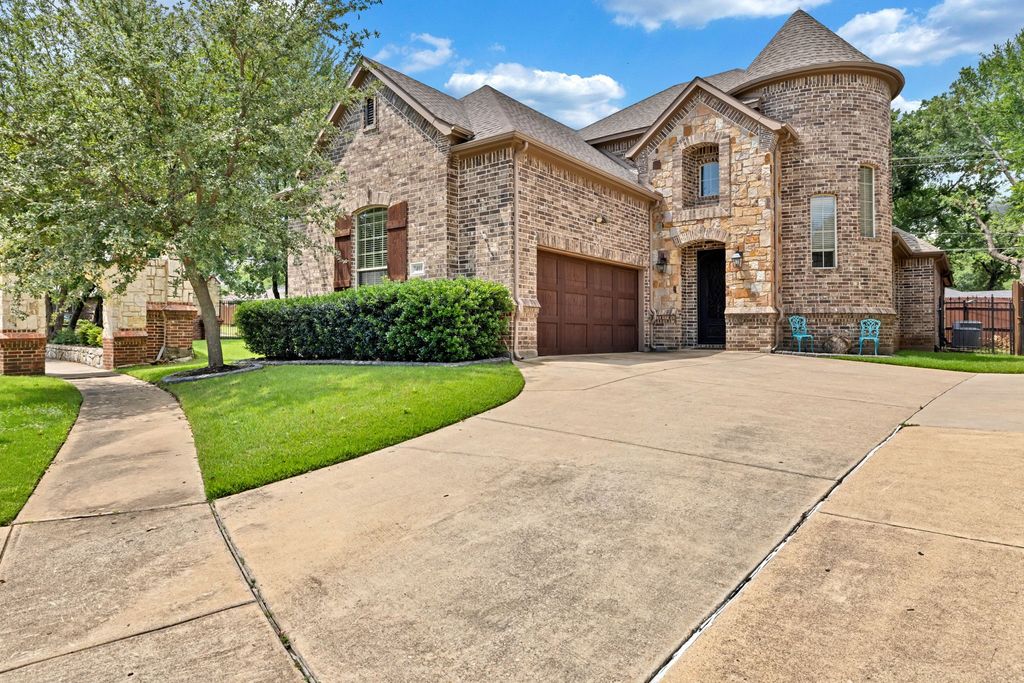 7401 Park Place Drive, North Richland Hills, TX 76182