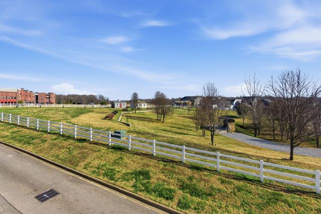 315 Augusta Ave, Pleasant View, TN 37146