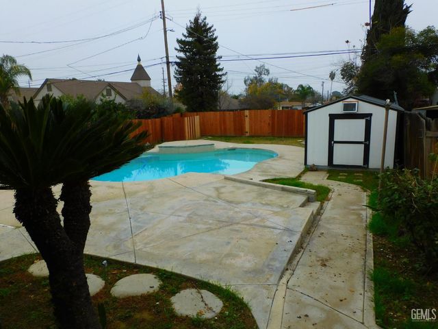 417 Poplar Avenue, Bakersfield, CA 93305