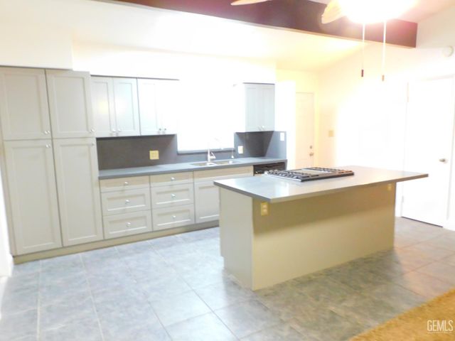 417 Poplar Avenue, Bakersfield, CA 93305