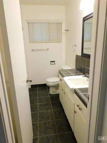 417 Poplar Avenue, Bakersfield, CA 93305