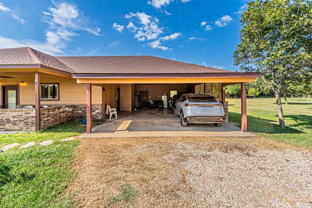 102 Pr 215, Fairfield, TX 75840