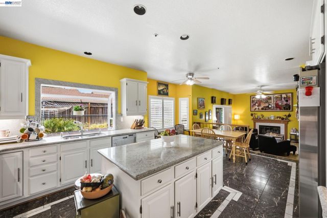 32219 Allison Dr, Union City, CA 94587