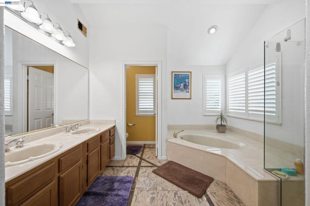 32219 Allison Dr, Union City, CA 94587