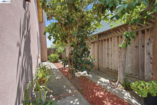 32219 Allison Dr, Union City, CA 94587