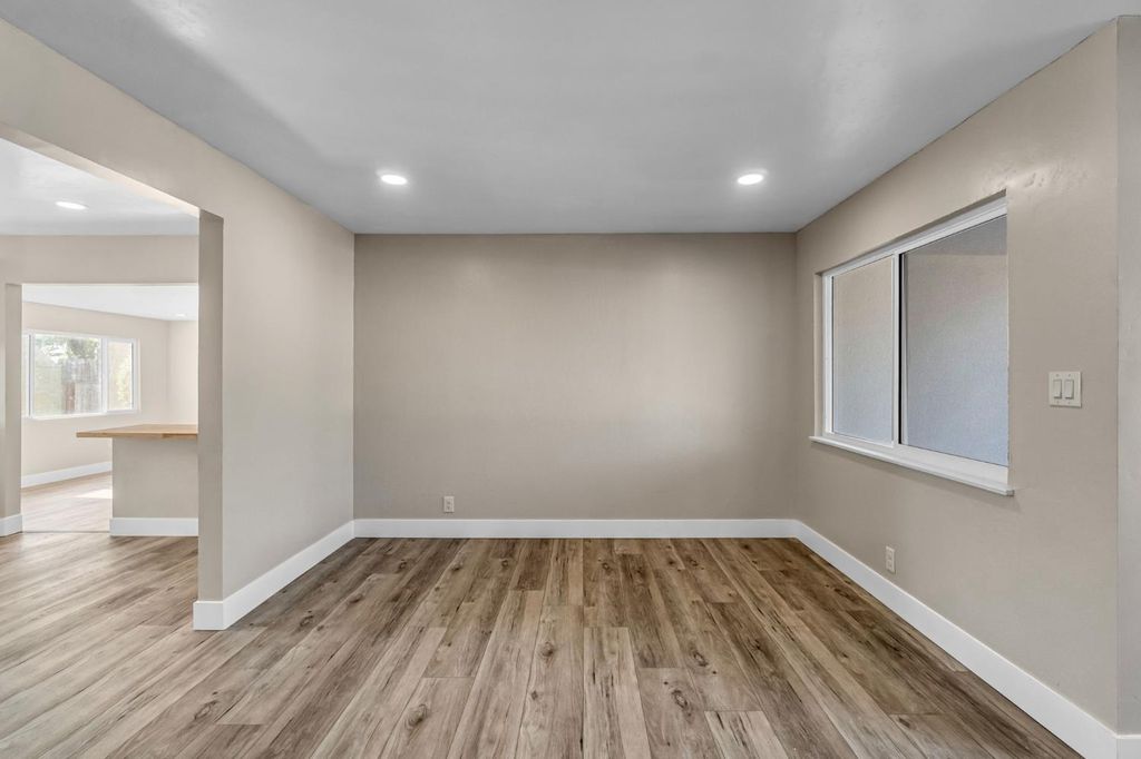 Image 10 of property listing at 5186 N Callisch Avenue, Fresno, CA 93710