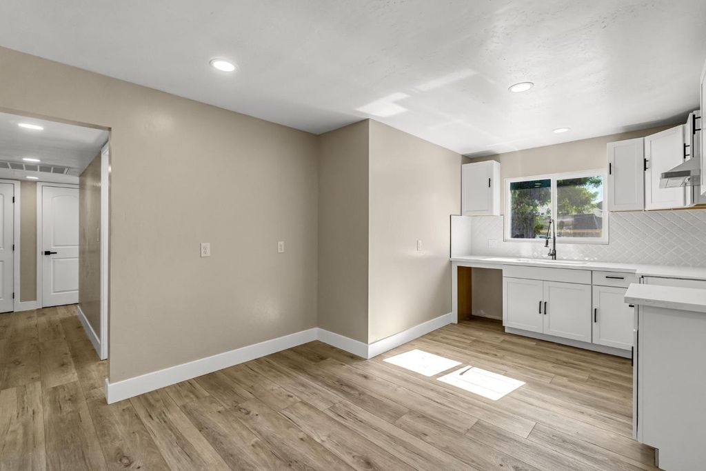 Image 13 of property listing at 5186 N Callisch Avenue, Fresno, CA 93710