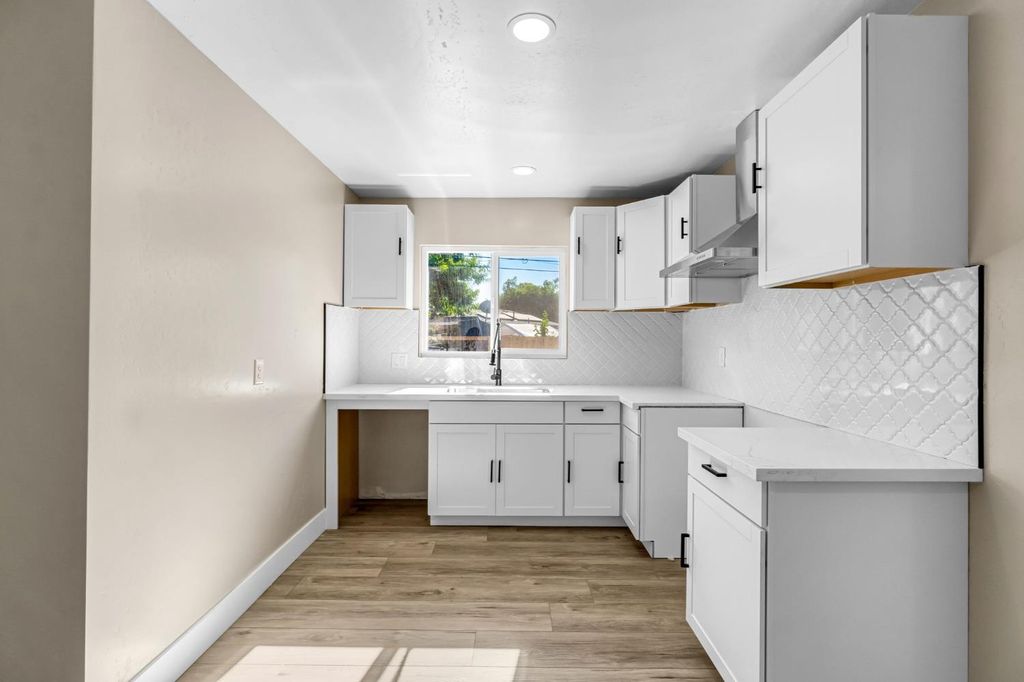 Image 14 of property listing at 5186 N Callisch Avenue, Fresno, CA 93710