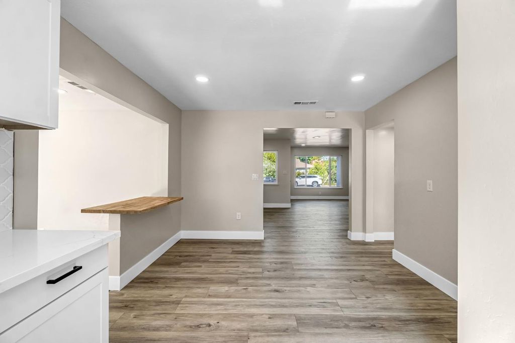 Image 17 of property listing at 5186 N Callisch Avenue, Fresno, CA 93710