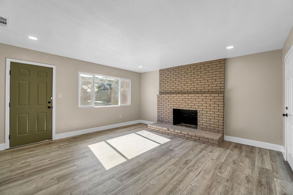 Image 18 of property listing at 5186 N Callisch Avenue, Fresno, CA 93710