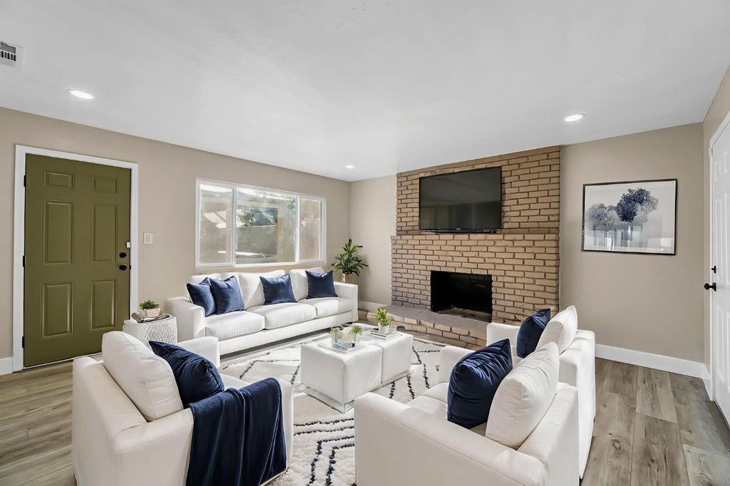 Image 19 of property listing at 5186 N Callisch Avenue, Fresno, CA 93710