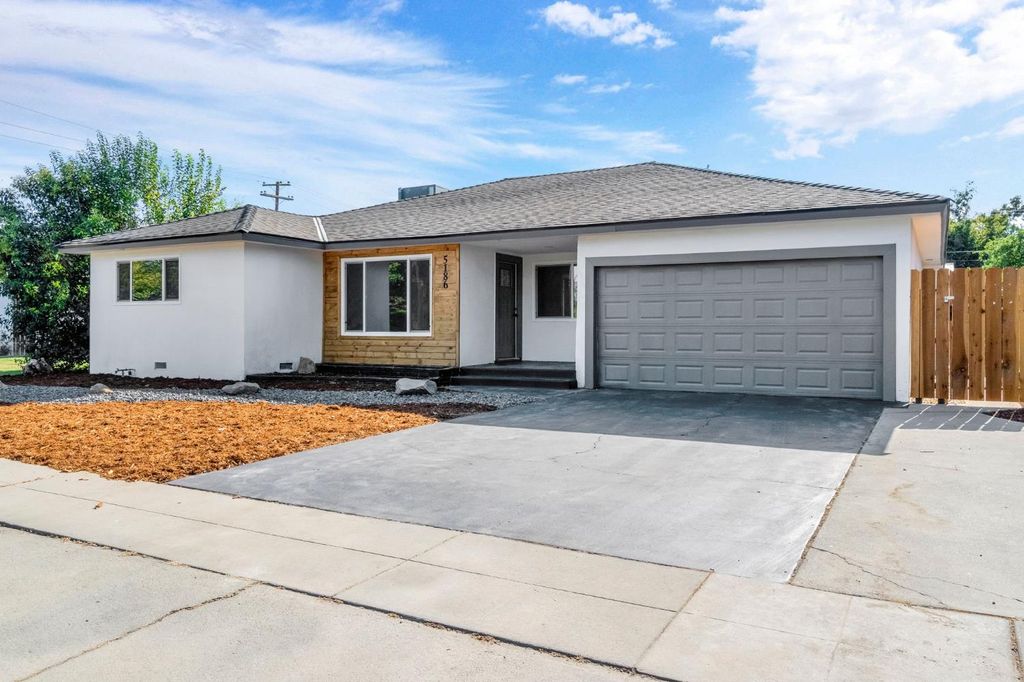Image 2 of property listing at 5186 N Callisch Avenue, Fresno, CA 93710