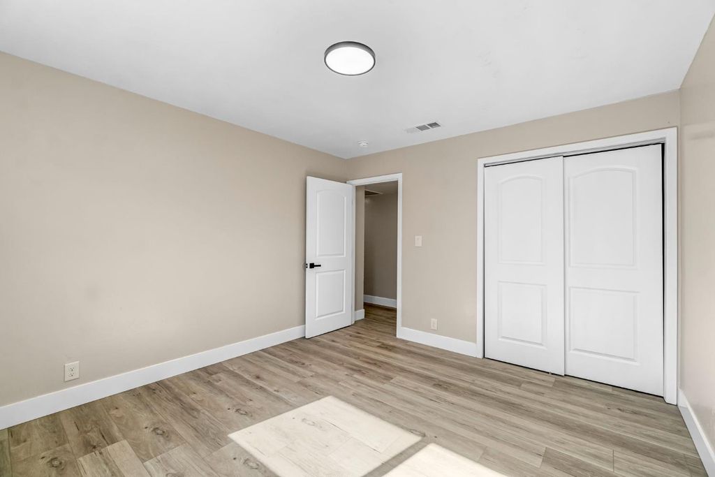 Image 24 of property listing at 5186 N Callisch Avenue, Fresno, CA 93710