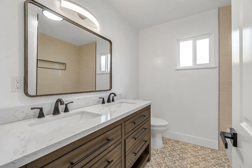 Image 25 of property listing at 5186 N Callisch Avenue, Fresno, CA 93710