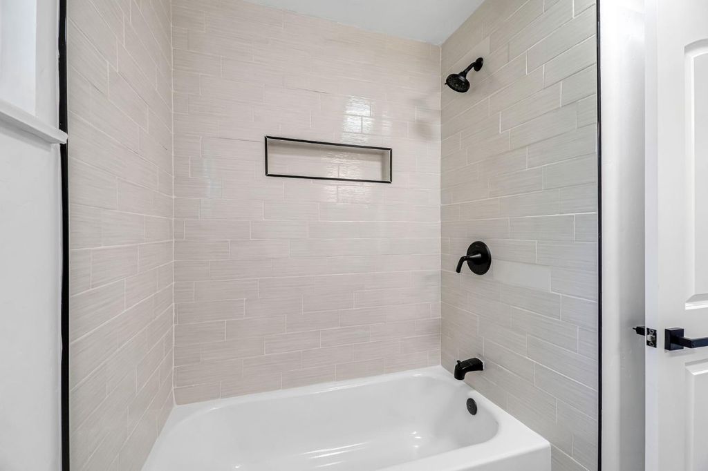 Image 26 of property listing at 5186 N Callisch Avenue, Fresno, CA 93710