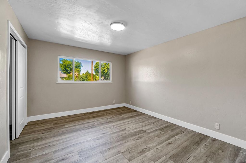 Image 27 of property listing at 5186 N Callisch Avenue, Fresno, CA 93710