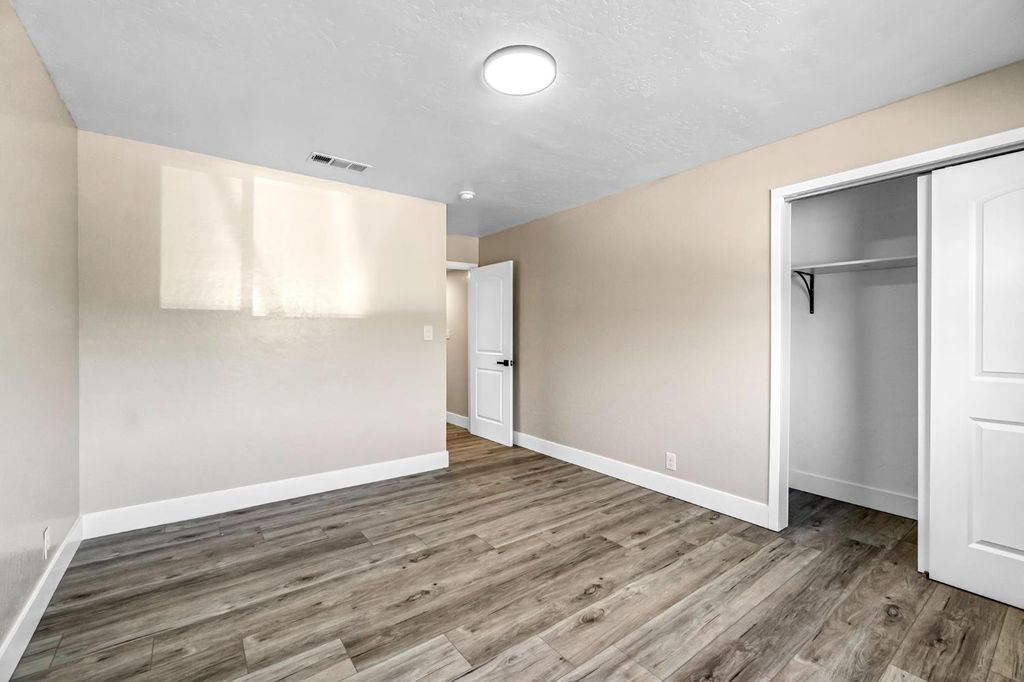 Image 29 of property listing at 5186 N Callisch Avenue, Fresno, CA 93710