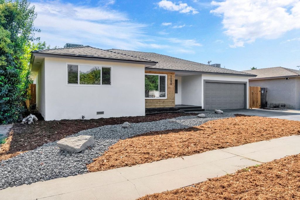 Image 3 of property listing at 5186 N Callisch Avenue, Fresno, CA 93710