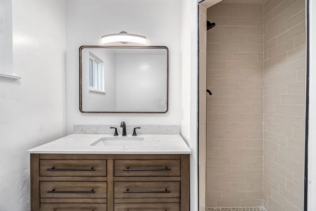 Image 31 of property listing at 5186 N Callisch Avenue, Fresno, CA 93710