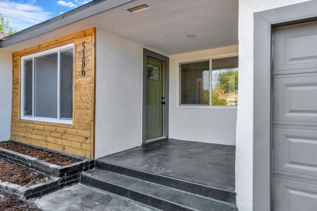 Image 4 of property listing at 5186 N Callisch Avenue, Fresno, CA 93710