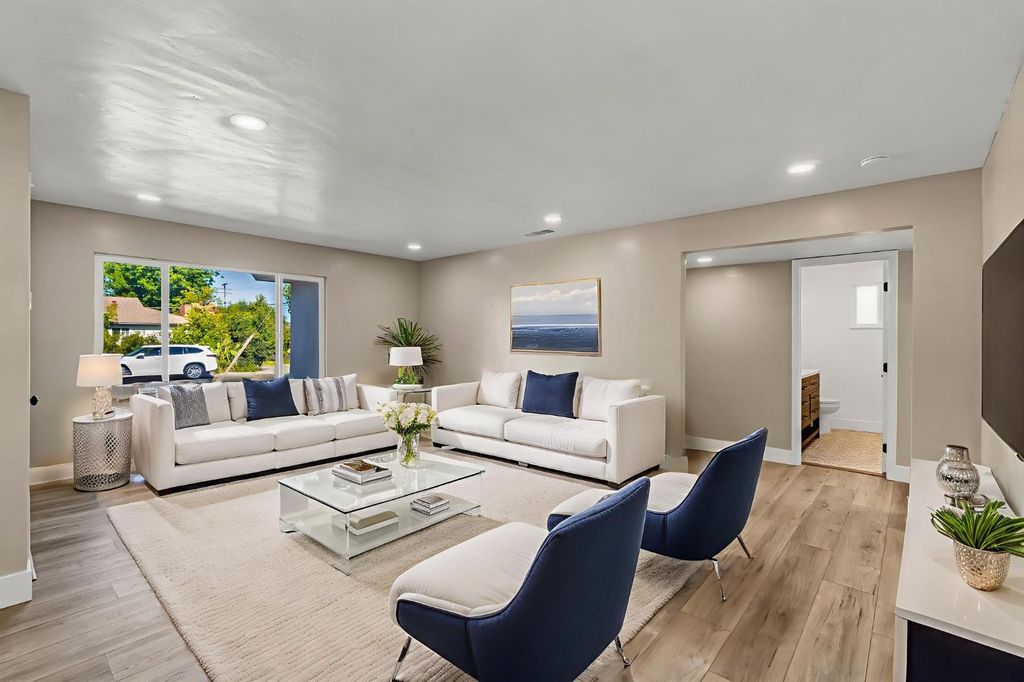 Image 8 of property listing at 5186 N Callisch Avenue, Fresno, CA 93710