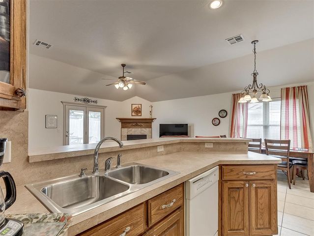 3908 Catamaran Dr, Yukon, OK 73099