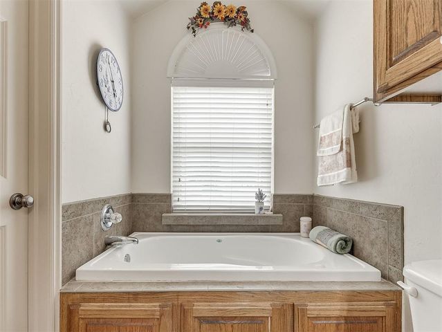 3908 Catamaran Dr, Yukon, OK 73099