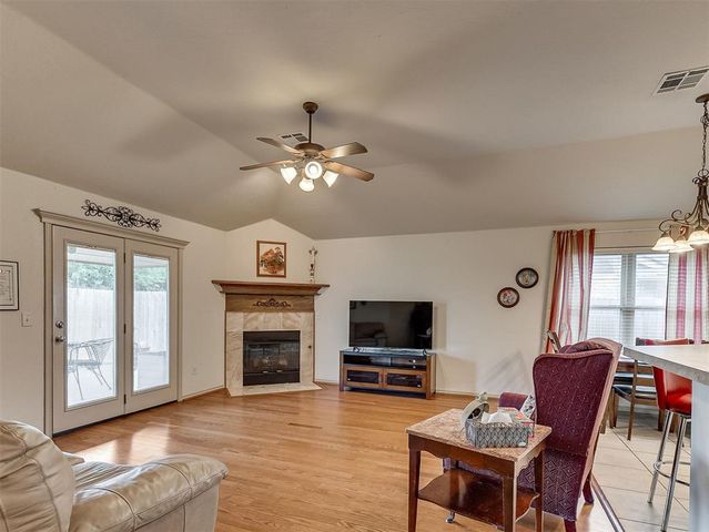 3908 Catamaran Dr, Yukon, OK 73099