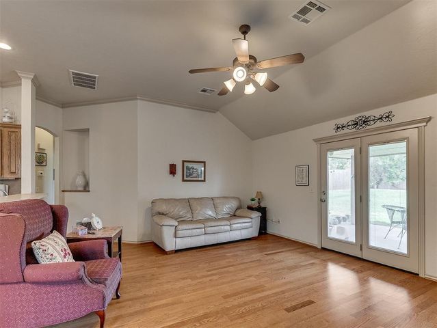 3908 Catamaran Dr, Yukon, OK 73099
