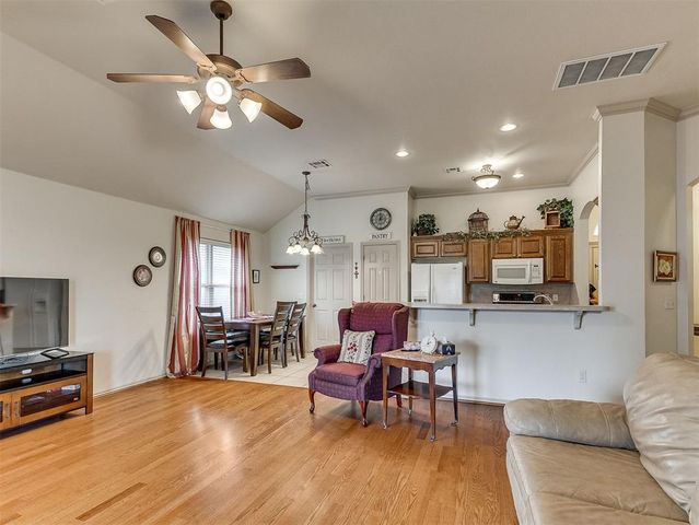 3908 Catamaran Dr, Yukon, OK 73099