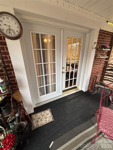 503 9th Avenue SW, Conover, NC 28613