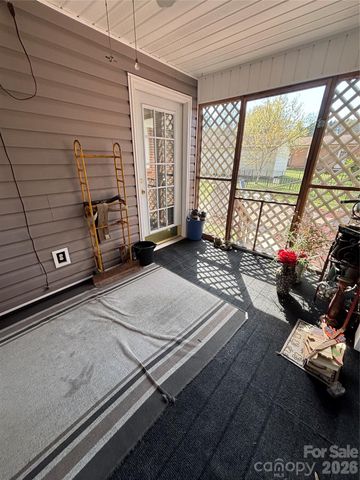 503 9th Avenue SW, Conover, NC 28613