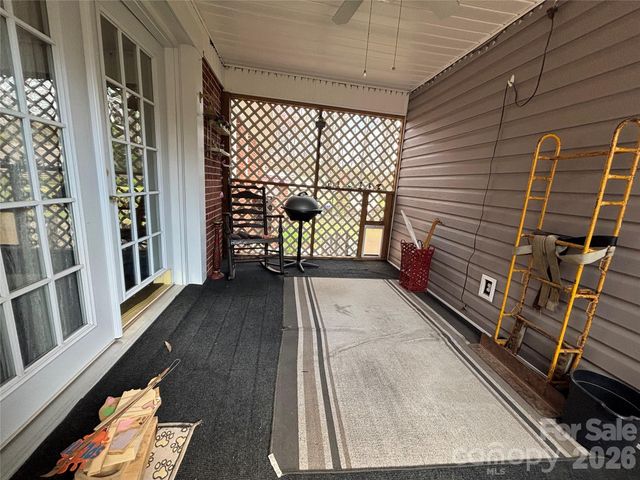 503 9th Avenue SW, Conover, NC 28613