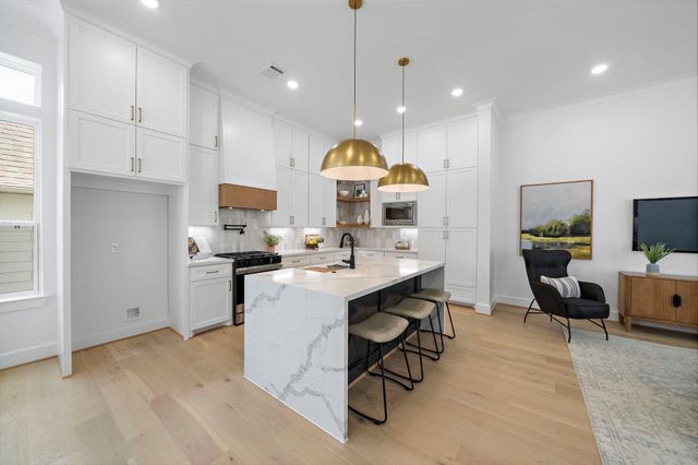 925 Fisher Street B, Houston, TX 77018