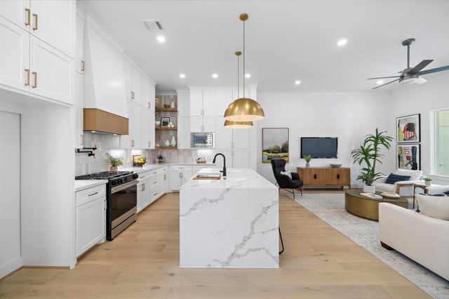 925 Fisher Street B, Houston, TX 77018