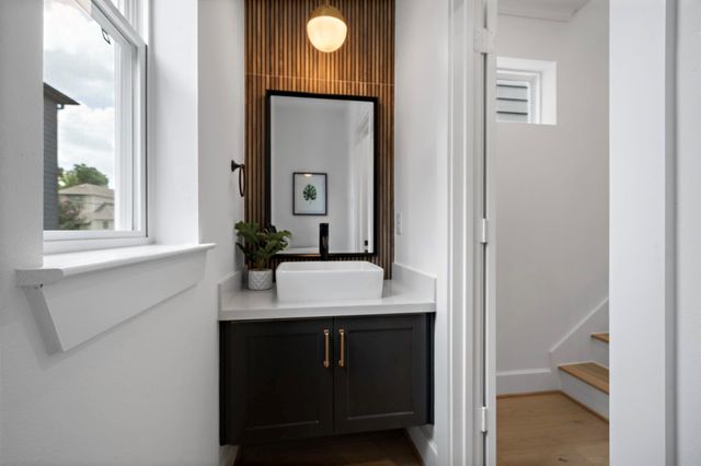 925 Fisher Street B, Houston, TX 77018