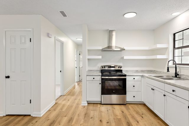 106 Oakridge Circle, Enterprise, AL 36330