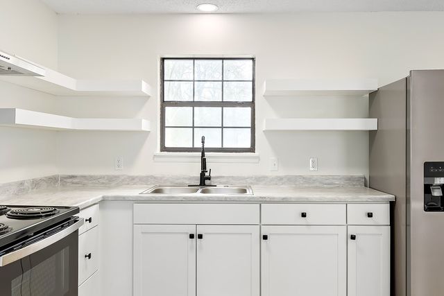 106 Oakridge Circle, Enterprise, AL 36330