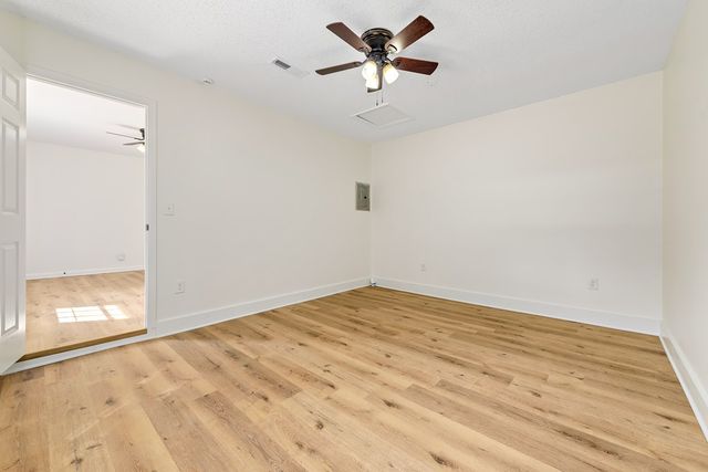 106 Oakridge Circle, Enterprise, AL 36330