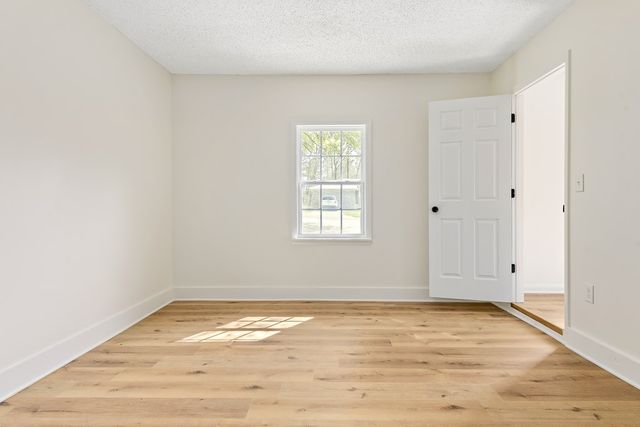 106 Oakridge Circle, Enterprise, AL 36330