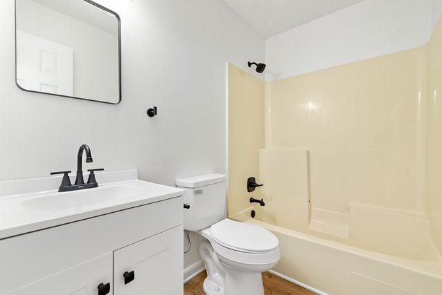 106 Oakridge Circle, Enterprise, AL 36330