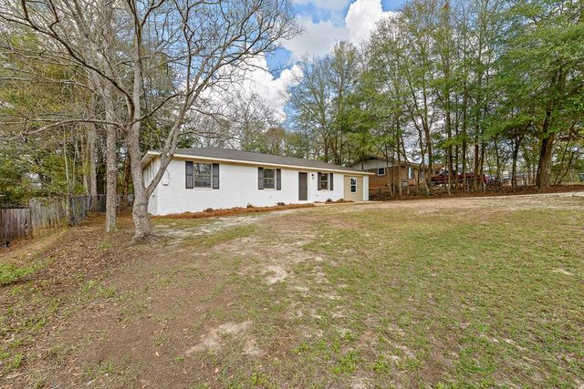 106 Oakridge Circle, Enterprise, AL 36330